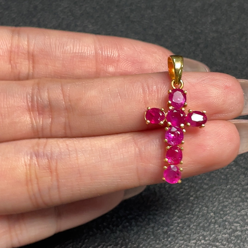 HUILIU HQ gold content ruby pendant with no imprint, 2.83g weight, 3.8x3.1mm gemstone, elegant jewelry piece.