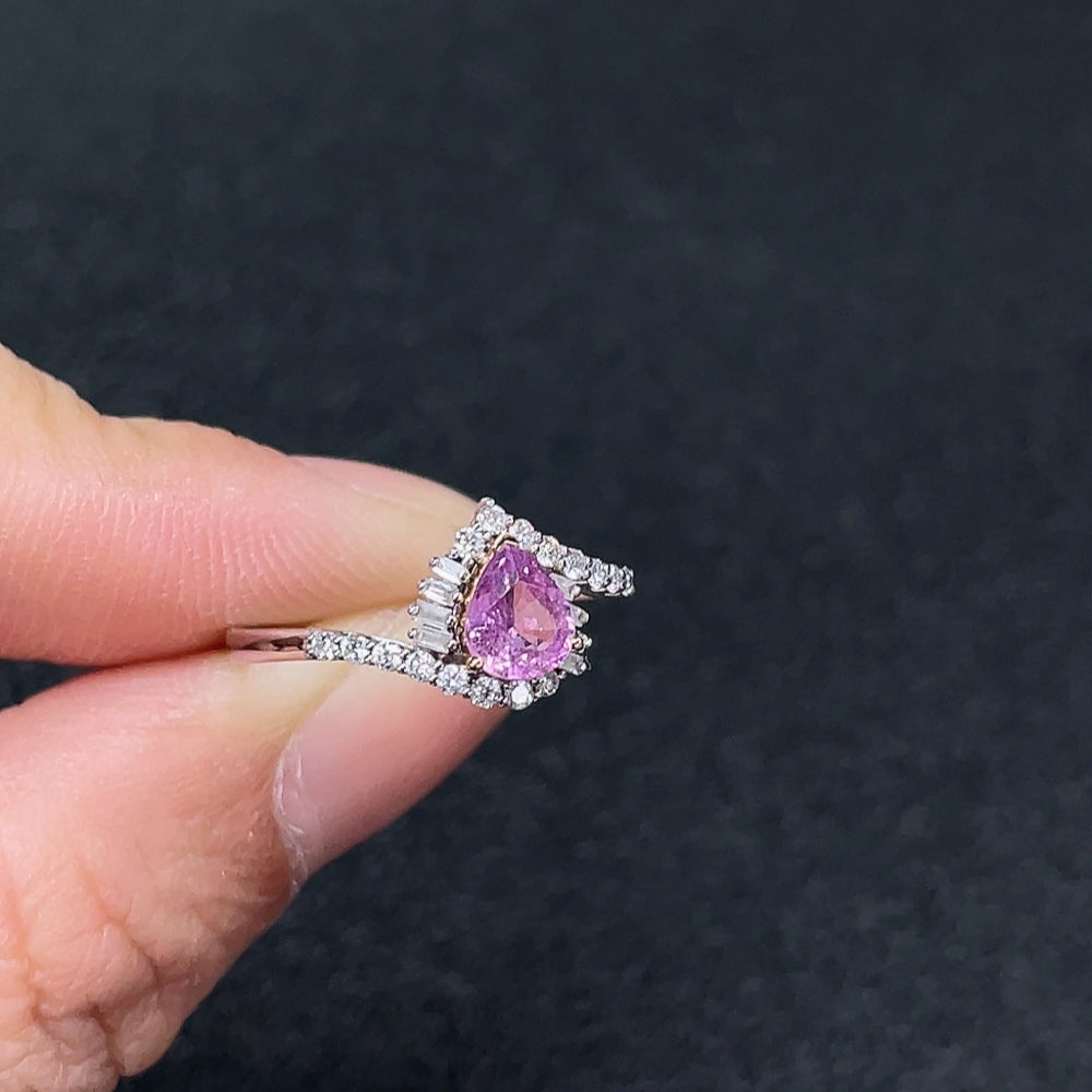 HUILIU HQ sapphire ring in 18K gold with diamond accents, size 14, featuring a 6.1x4.5mm sapphire gemstone.