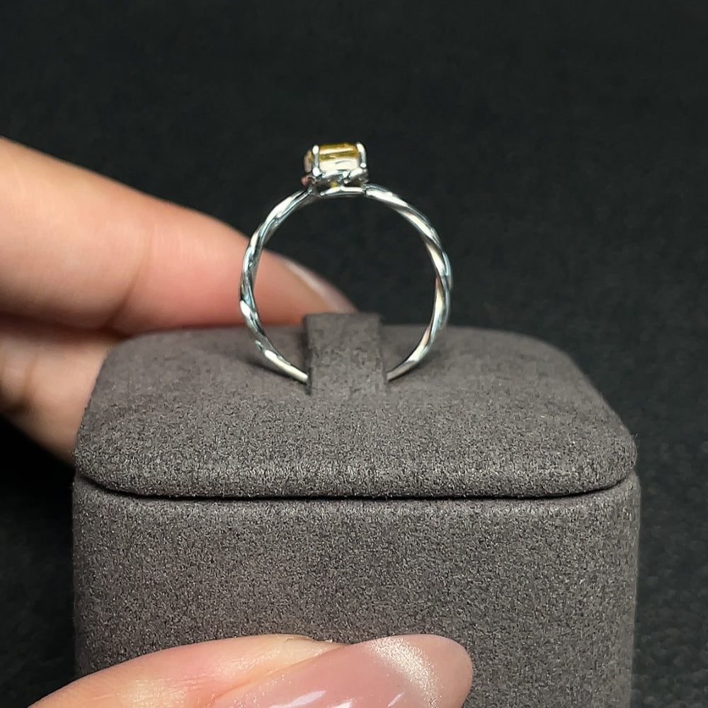 Huiliu certified sapphire gemstone ring featuring a 6.2x3.9mm sapphire, with surface-tested content and no hallmark.