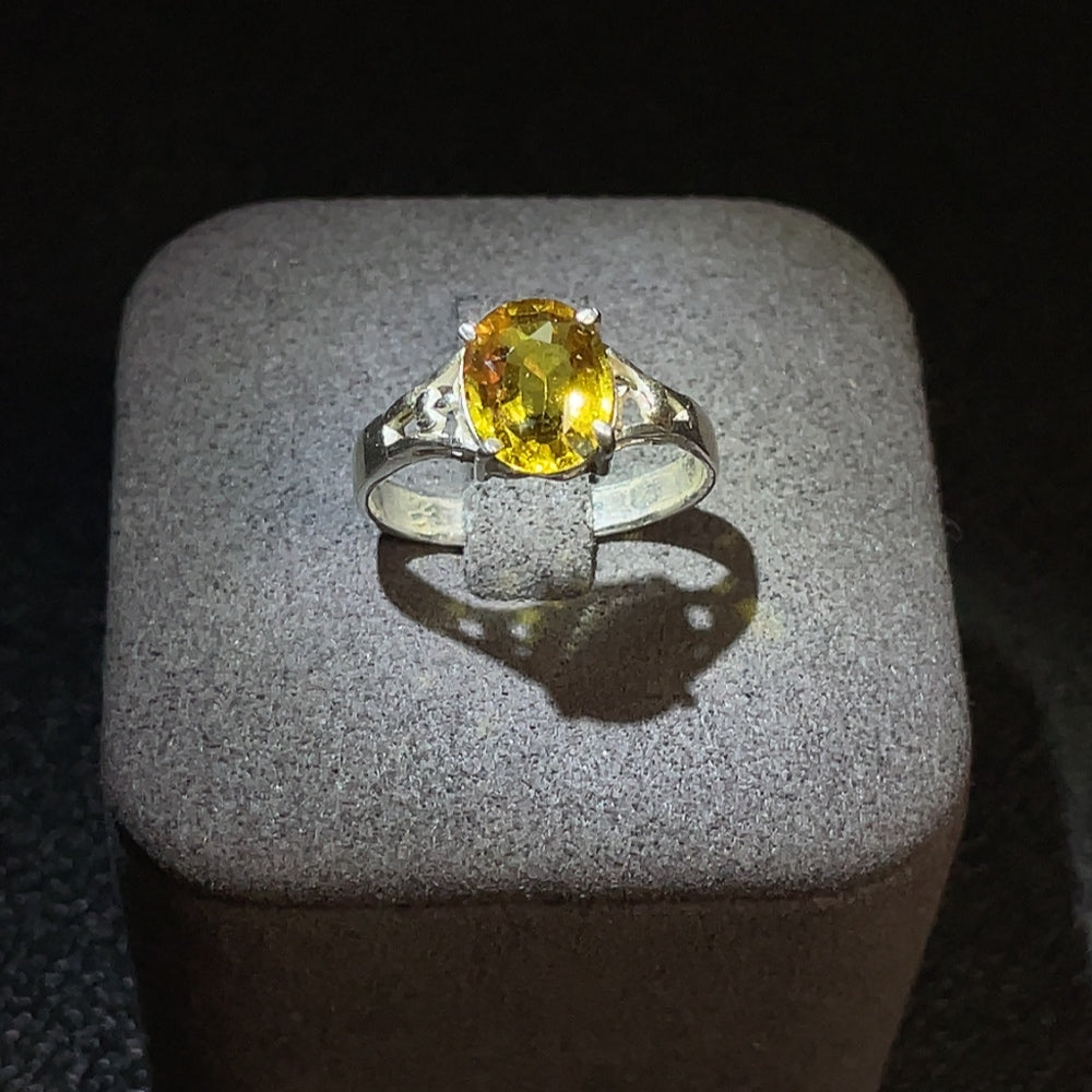 HUILIU HQ sapphire gemstone ring with undetermined color, non-gold band, size 15, total weight 2.30g, close-up view