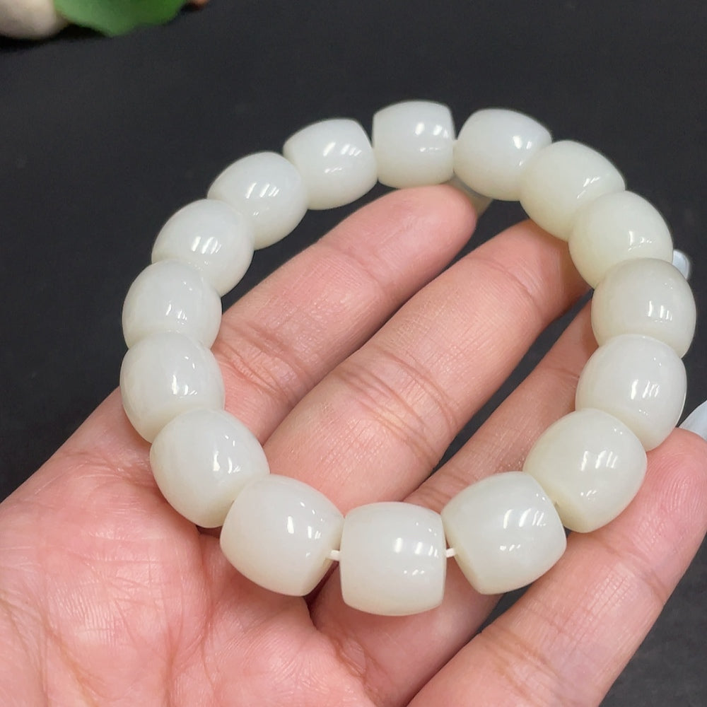 Huiliu HQ Hetian Jade bracelet with 12.6 mm beads, showcasing smooth, polished jade beads with a total weight of 60.8g.