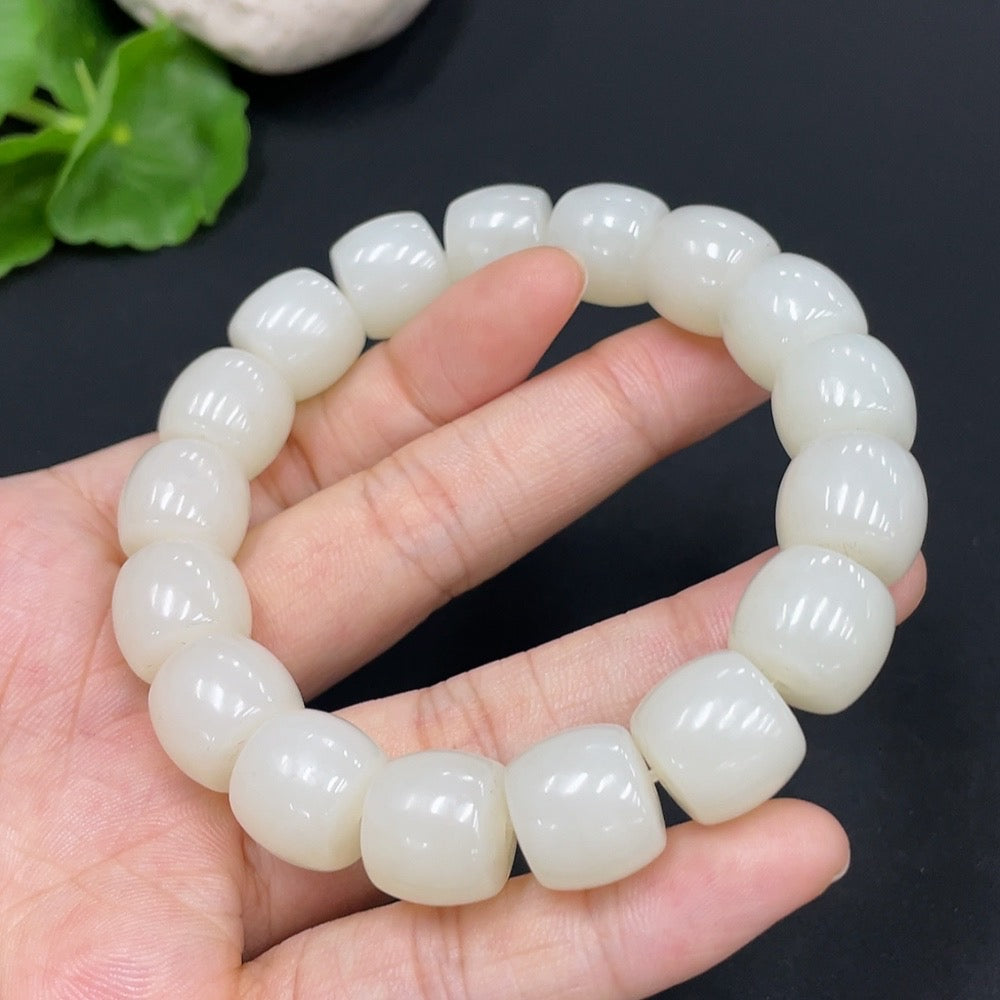 Huiliu HQ Hetian Jade bracelet with 13.1mm beads, weighing approximately 63g, showcasing smooth green jade stones.