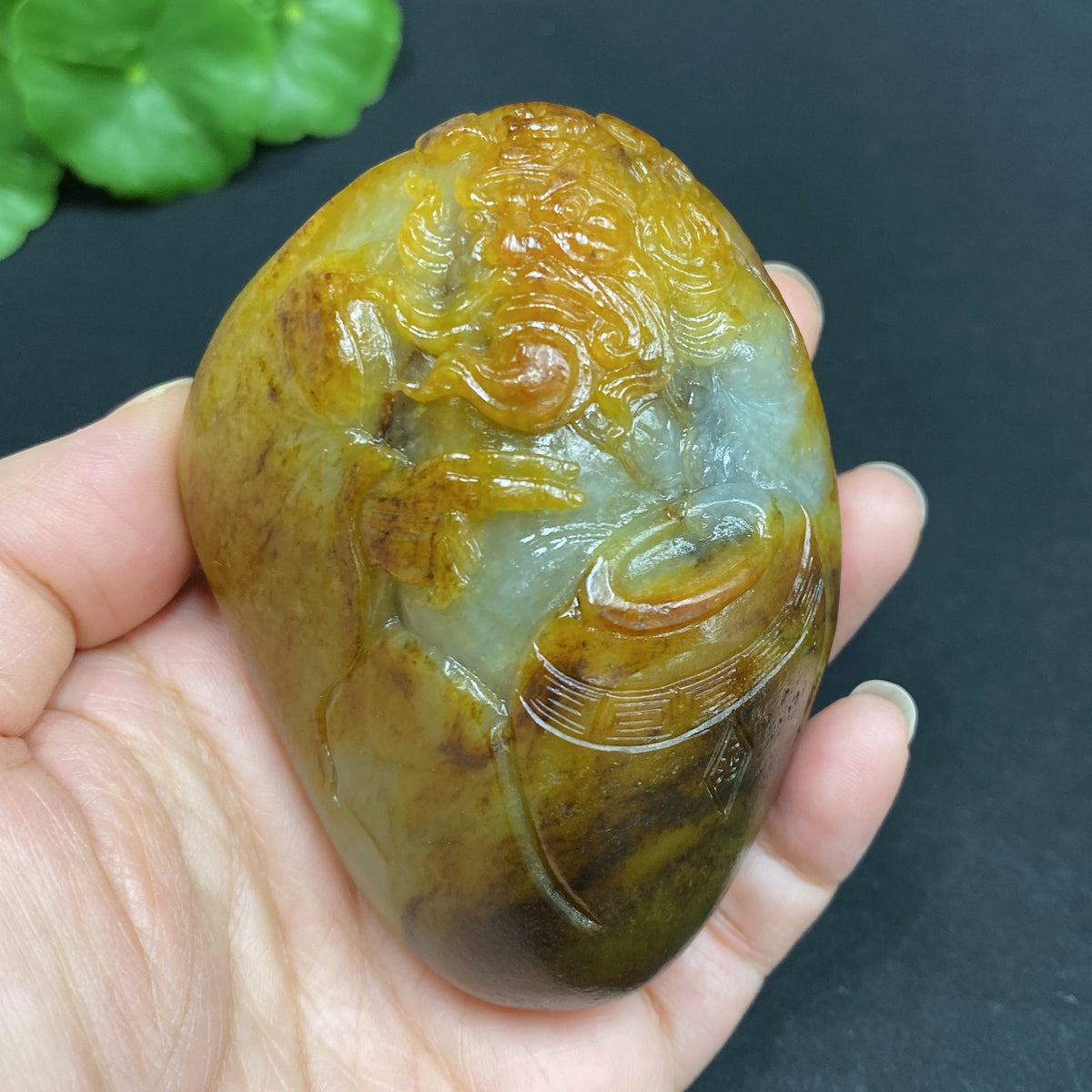 Huiliu HQ Hetian Jade handheld carving of Zhong Kui, weighing approximately 267.6g with mineral components, natural skin color