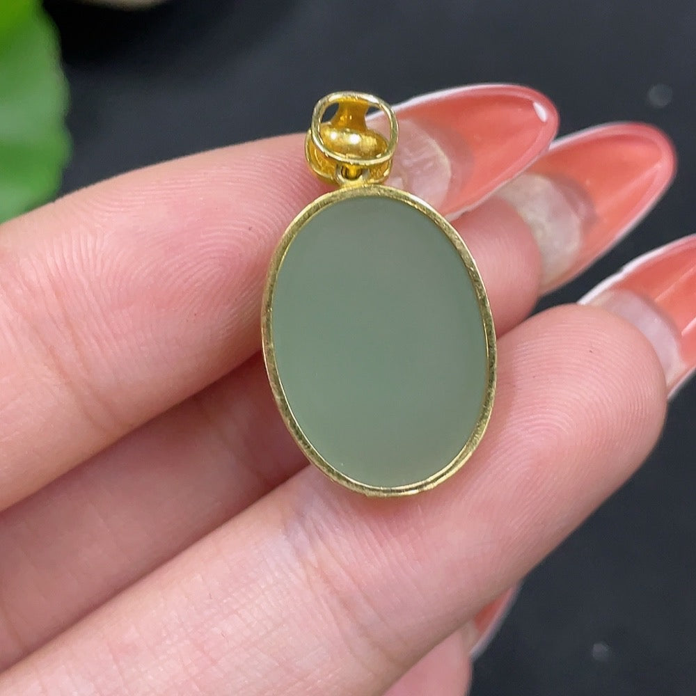 Hetian jade inlaid pendant with 18k gold setting, crafted by HUILIU HQ, weighing approximately 3.3 grams.
