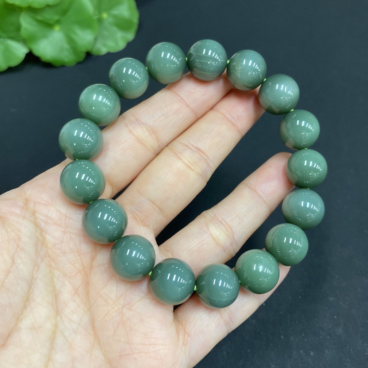Hetian Jade Jasper bracelet with 11.6mm beads, natural jade and jasper stones, weighing approximately 47.1g, by HUILIU HQ.