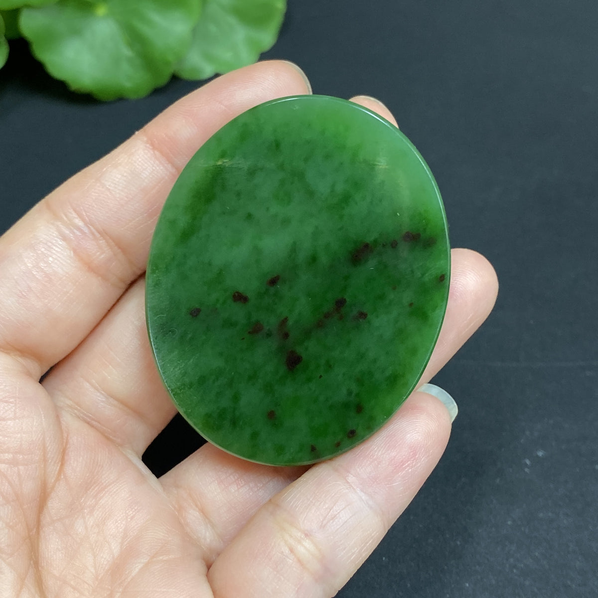 Huiliu certified Hetian jade jasper pendant, plain jade pendant with smooth surface and natural coloration, jewelry accessory.