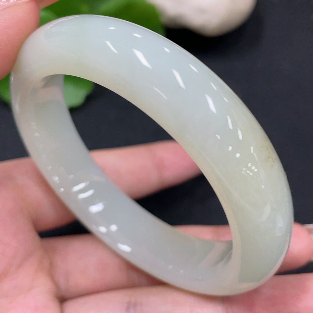 Hetian jade round bangle by HUILIU HQ, size 55.1, made of high-quality jade, weighs approximately 58.4 grams.