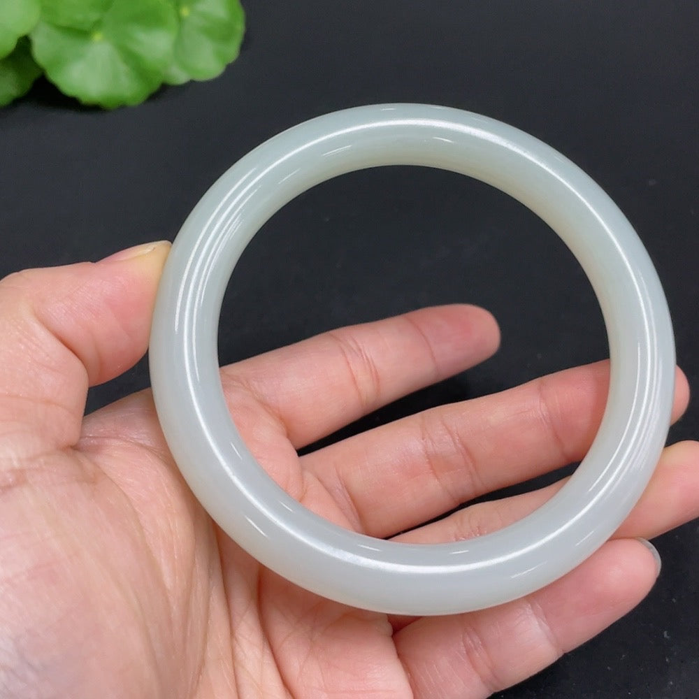 Hetian jade round bangle by HUILIU HQ, size 59.7, approximately 48g, featuring smooth polished surface and vibrant green color.
