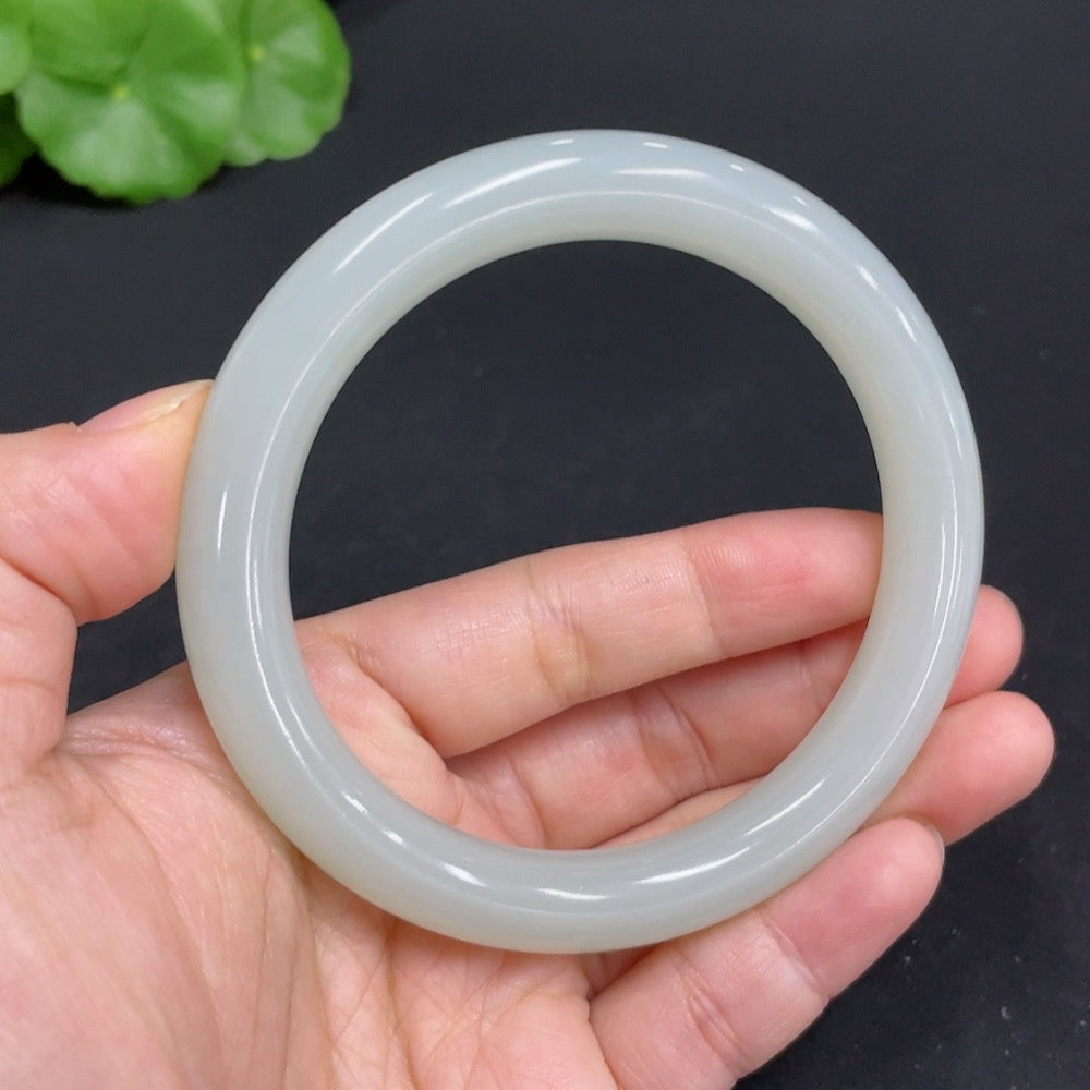Hetian jade round bangle by HUILIU HQ, size 59.7, weighing approximately 48g, showcasing smooth, polished jade craftsmanship.