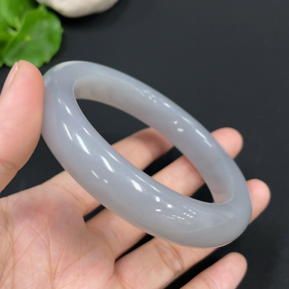 Huiliu certified Hetian jade round bracelet, 58.3mm, showcasing smooth polished jade beads on a delicate string.