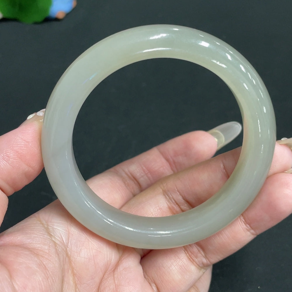 Huiliu certified Hetian jade round bracelet displaying smooth, polished jade beads on a neutral background.