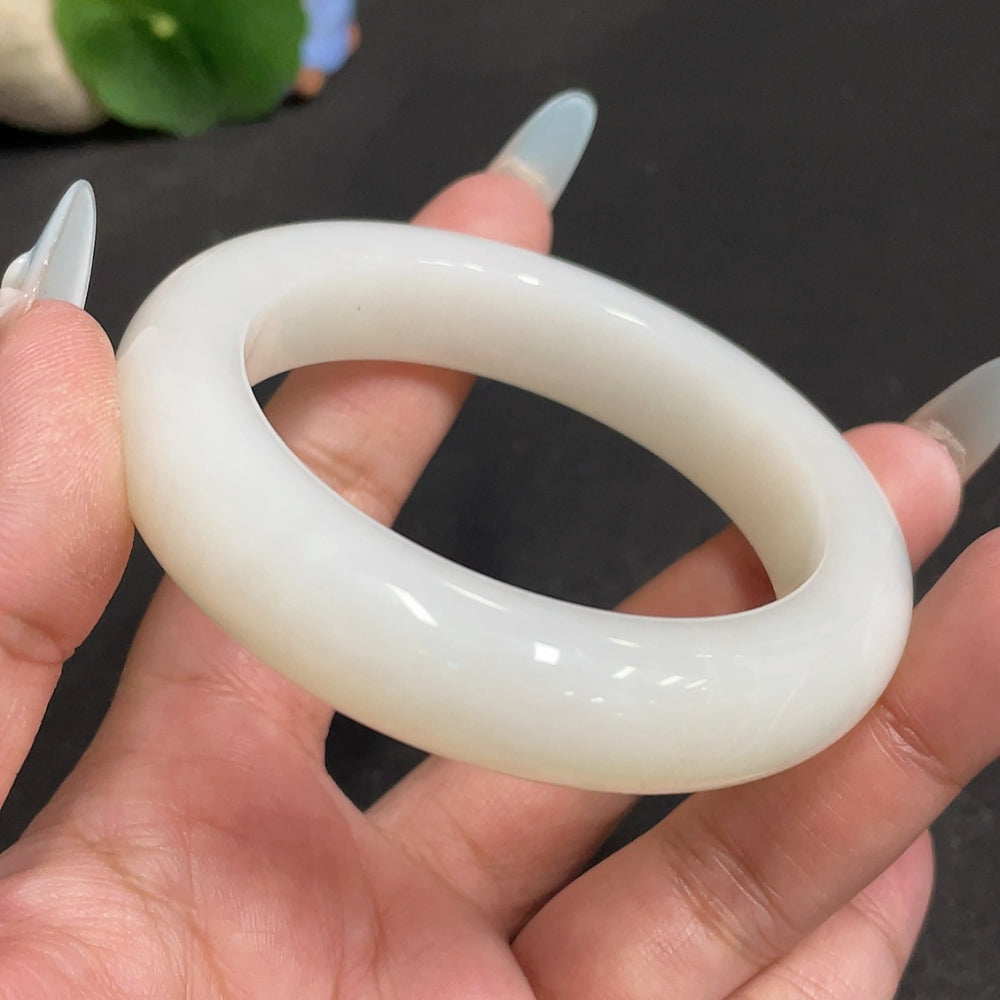 Huiliu HQ Hetian Jade round bracelet, certified jade jewelry with smooth polished surface and natural green hues.