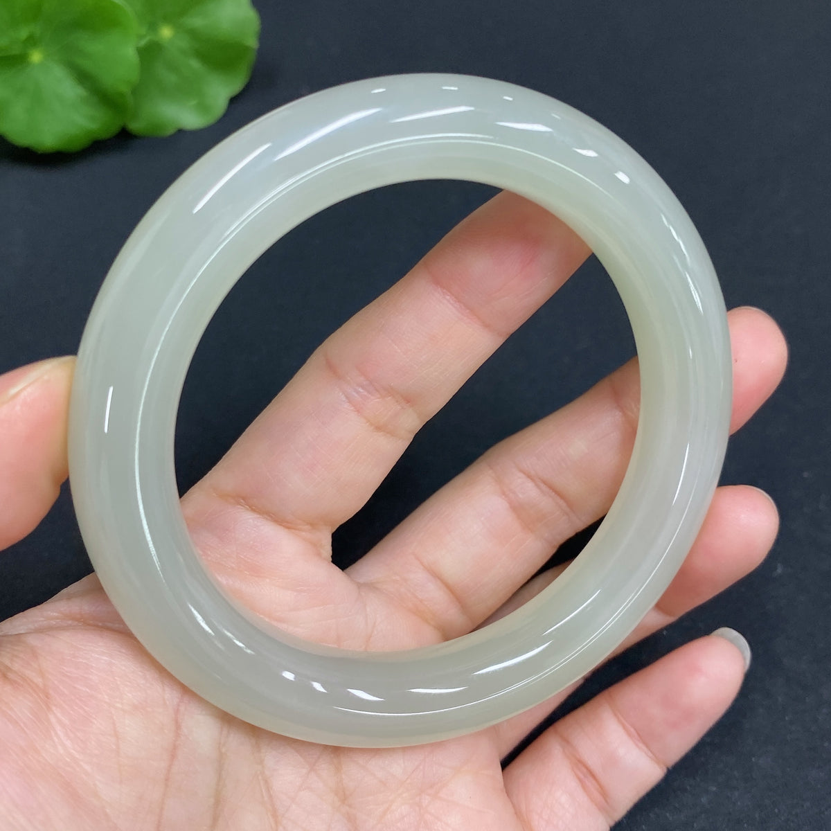 Huiliu HQ Hetian Jade round bracelet with smooth, polished jade beads, certified for quality and authenticity.