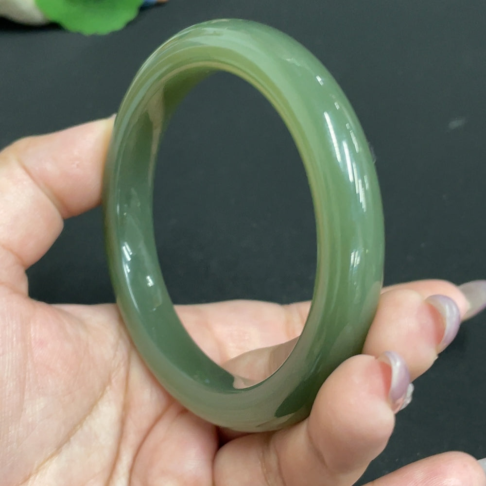 Huiliu HQ Hetian jade round bracelet featuring smooth, polished Jade beads with a natural, elegant appearance.