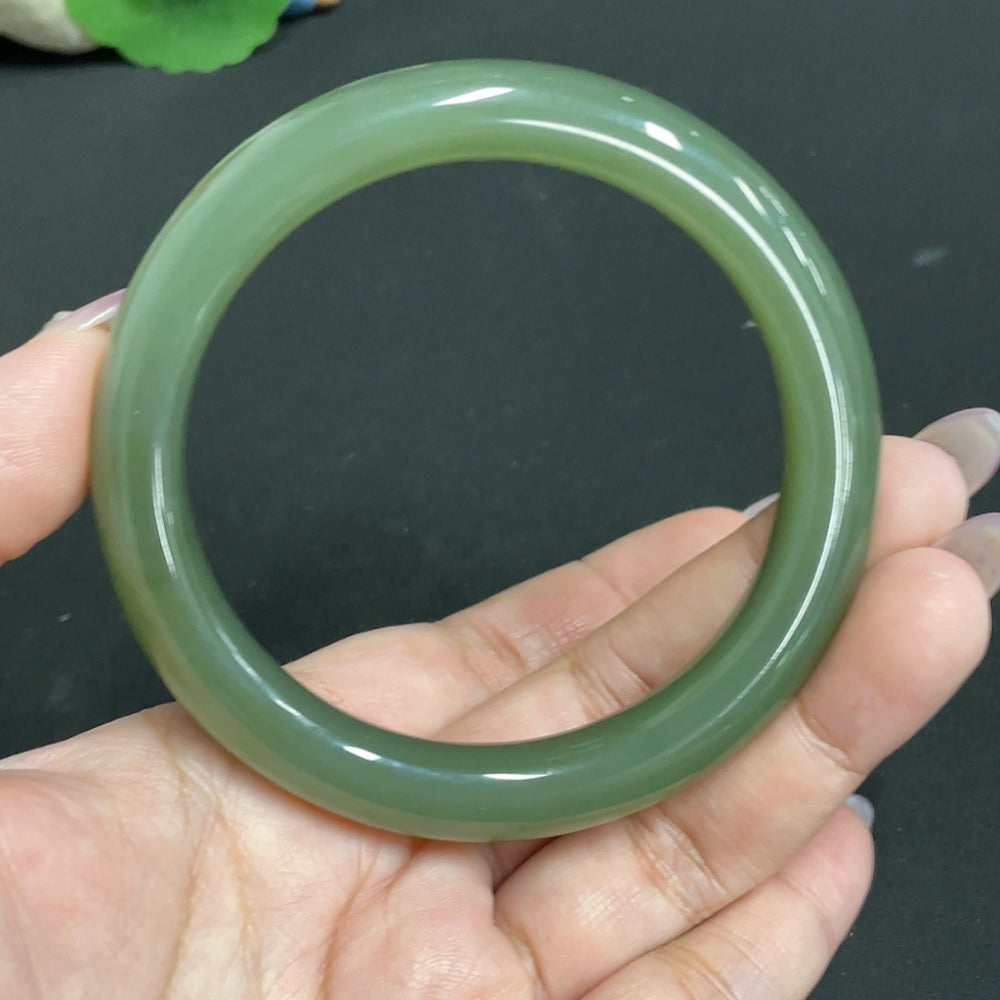 Huiliu HQ Hetian Jade round bracelet, certified jade jewelry with smooth, polished round beads on a delicate elastic band.
