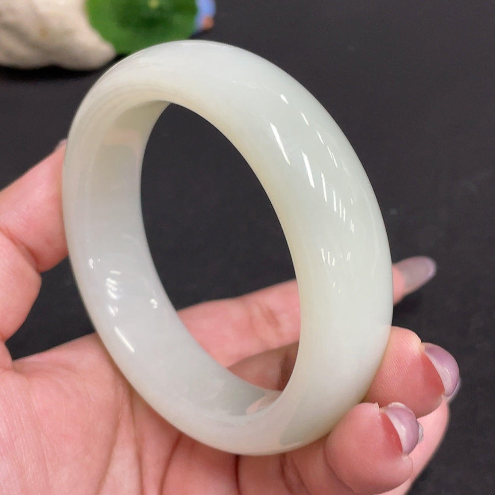 Huiliu Certified Hetian Jade Round Bracelet featuring smooth, polished jade beads on a delicate elastic cord.