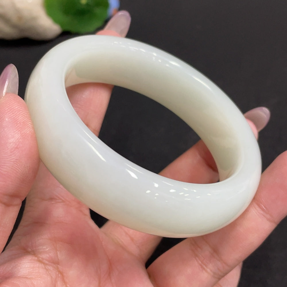 Huiliu Certified Hetian Jade Round Bracelet showcasing smooth, polished jade beads on a delicate string.
