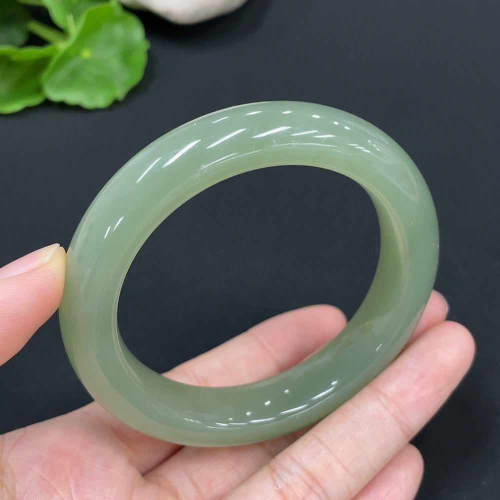 Hetian Jade round bracelet by HUILIU HQ, size 52.7, weighing approx. 57.2g, featuring smooth polished jade beads.