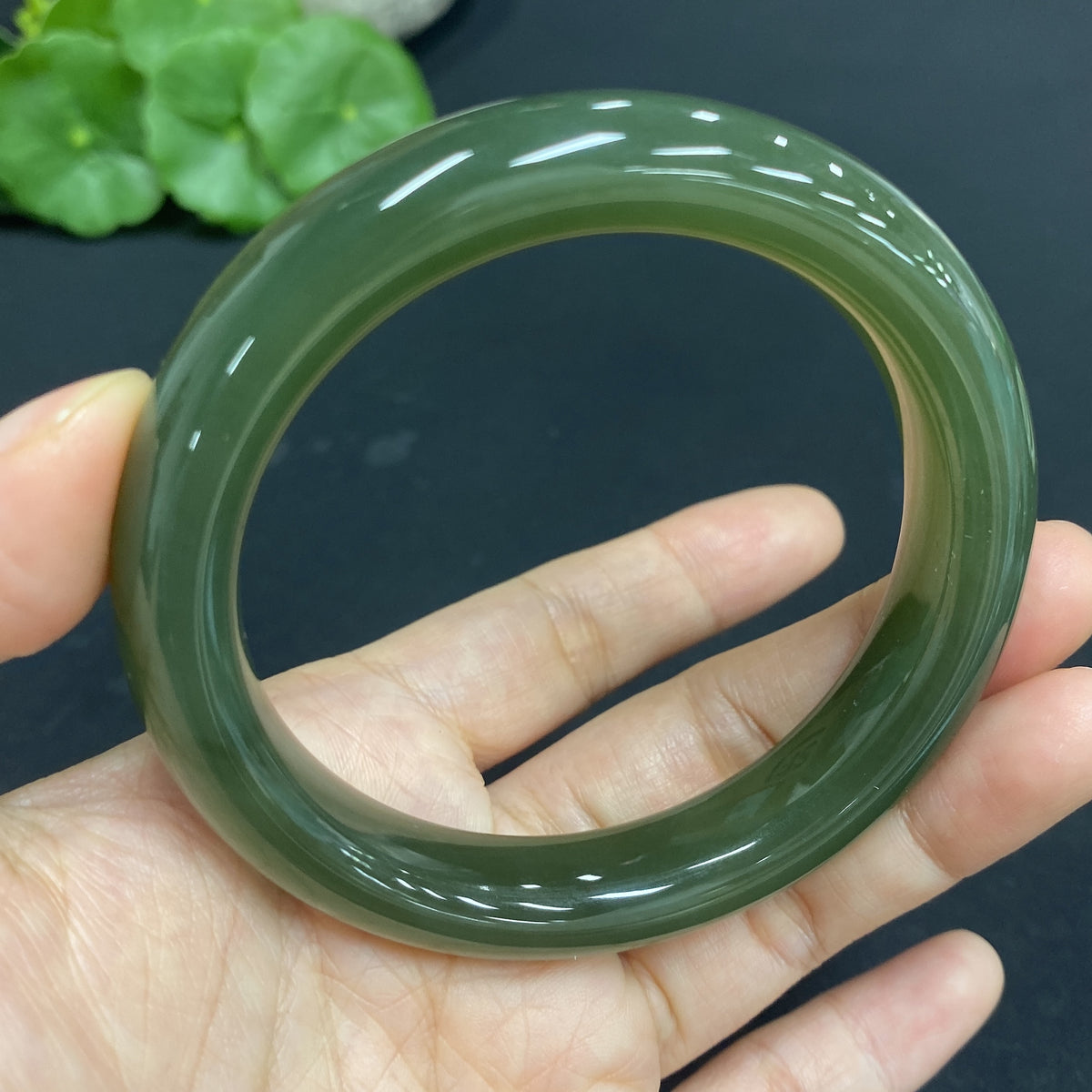 Hetian Jade round bracelet by HUILIU HQ, size 56.2, with a total weight of approximately 58.7g, showcasing smooth jade beads.