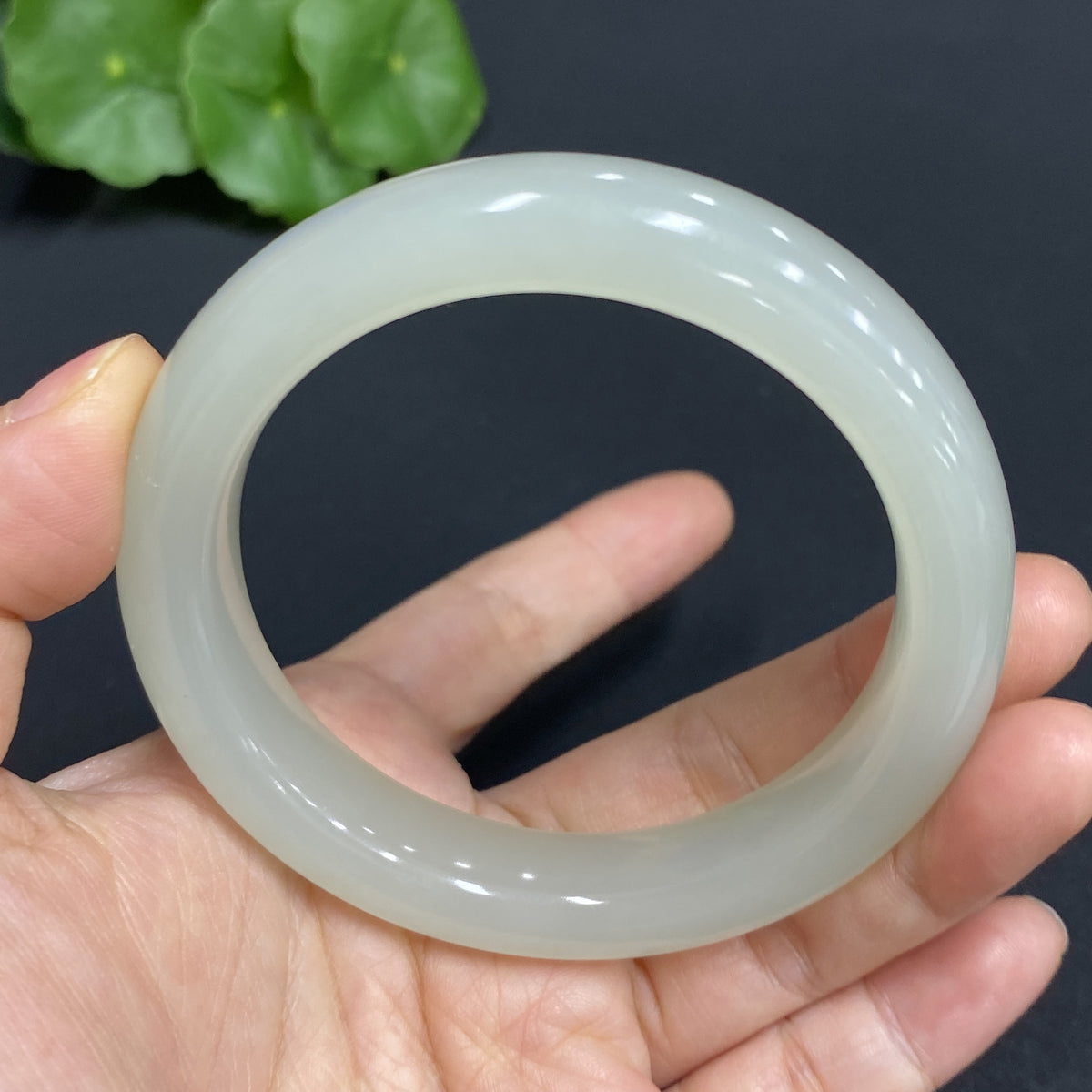 Huiliu HQ Hetian Jade round bracelet with size 56.8 and weight 59.8g, featuring smooth, polished jade beads.