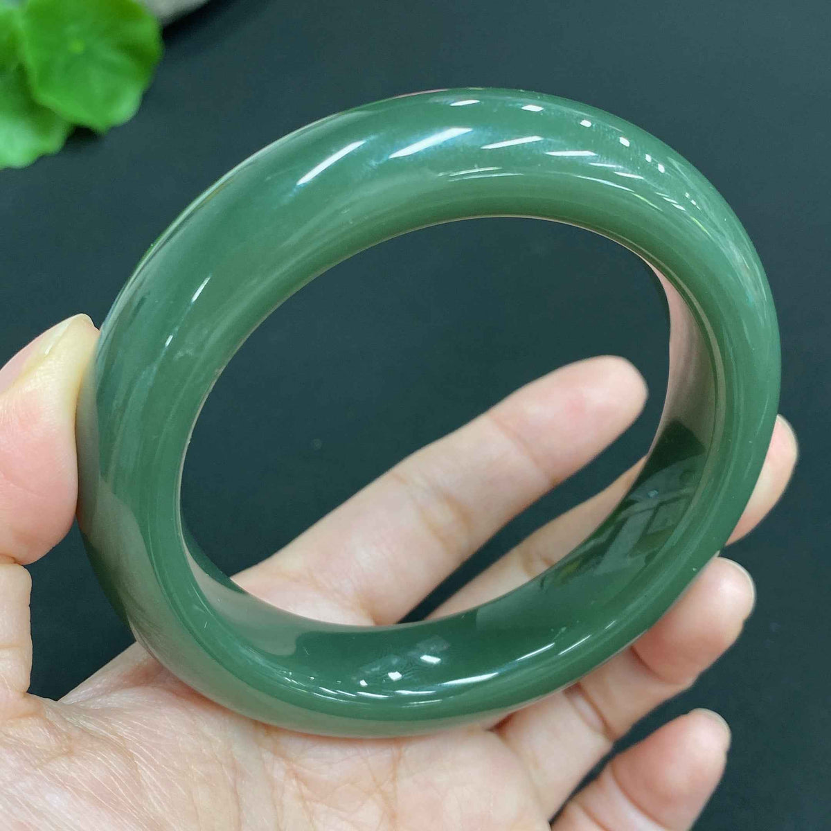 Huiliu HQ Hetian Jade round bracelet, size 56.8, with a total weight of 76.3g, showcasing smooth, polished jade beads.