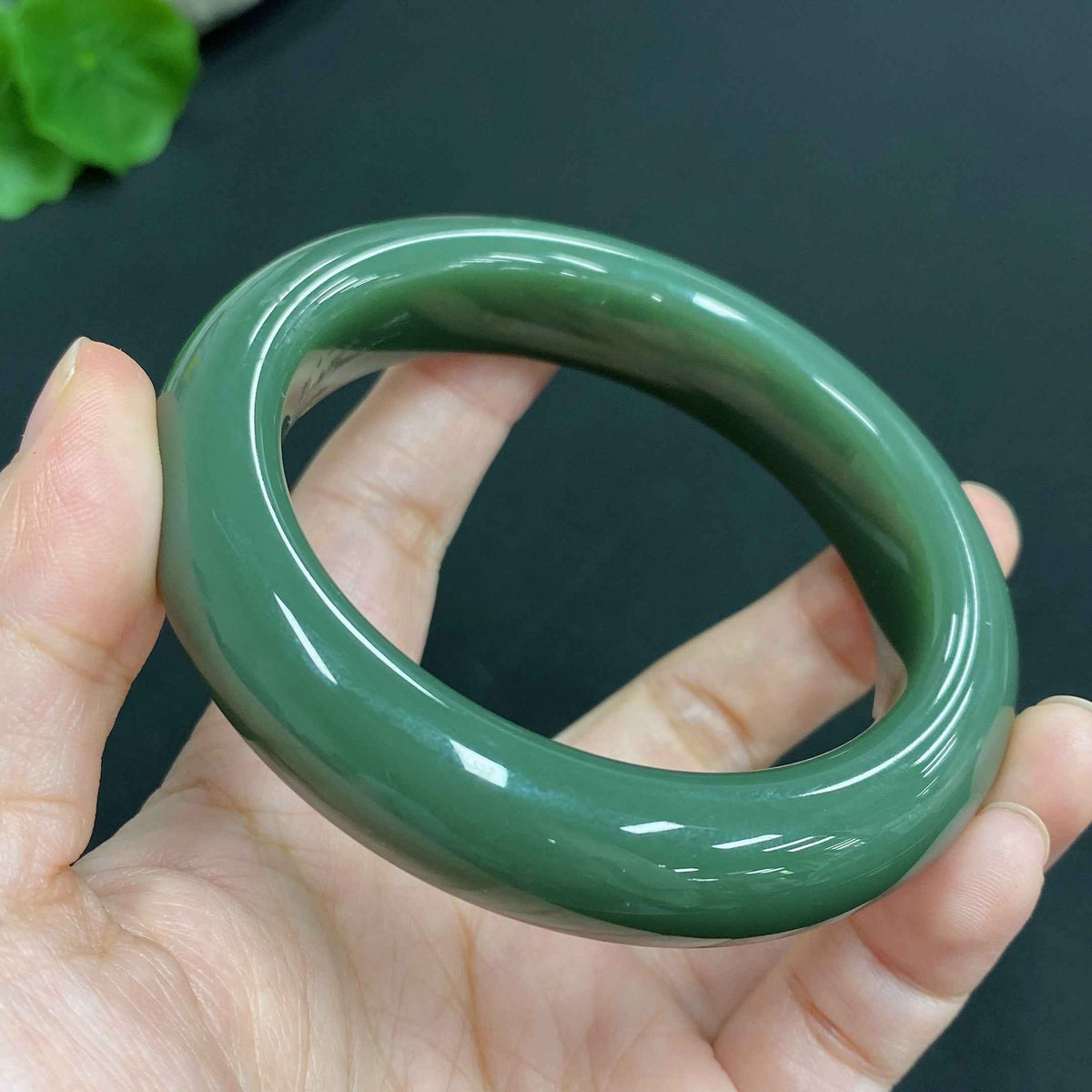 Hetian jade round bracelet by HUILIU HQ, size 56.8, with a total weight of 76.3g, showcasing smooth, polished jade beads.