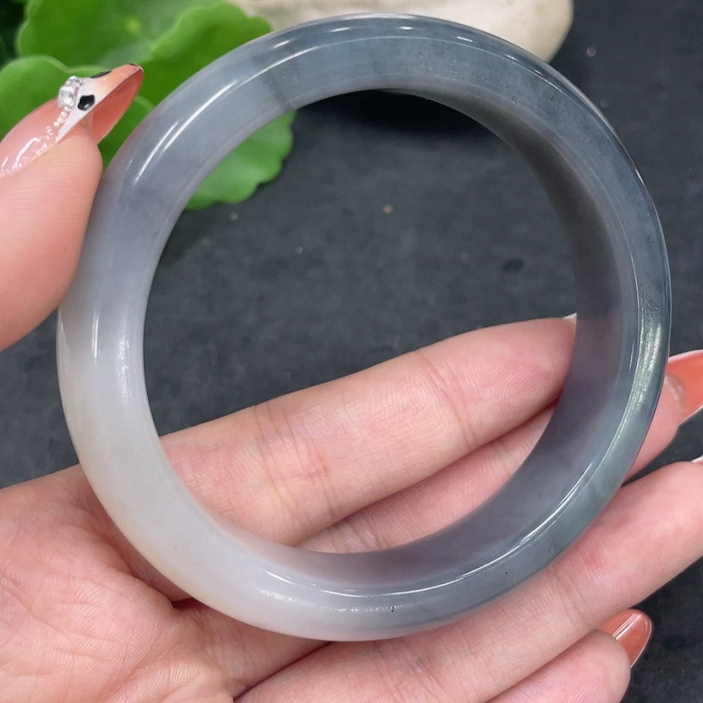 Huiliu HQ Hetian Jade Round Bracelet, size 57.5, weighs approx. 61.5g, featuring smooth jade beads on a classic bracelet.