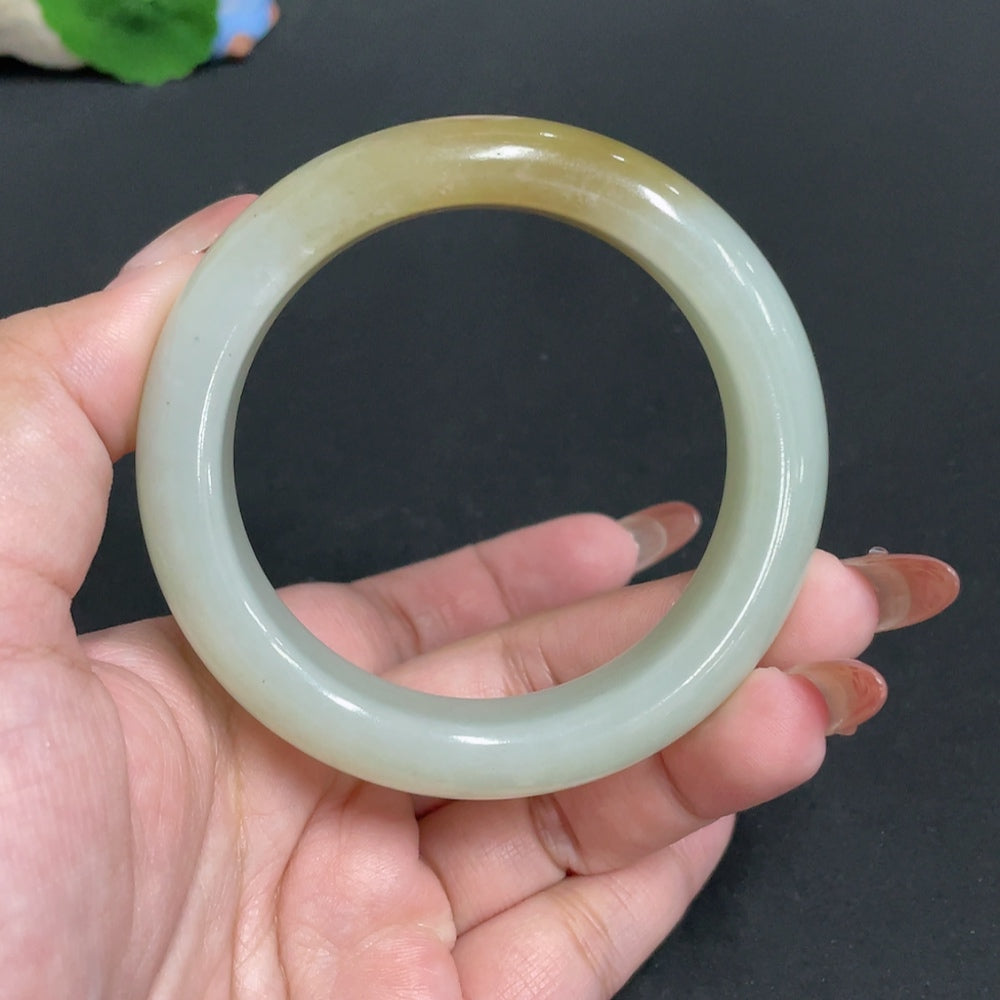 HUILIU HQ Hetian Jade round bracelet, size 57.6, weighing approximately 75.2g, showcasing smooth polished jade beads.