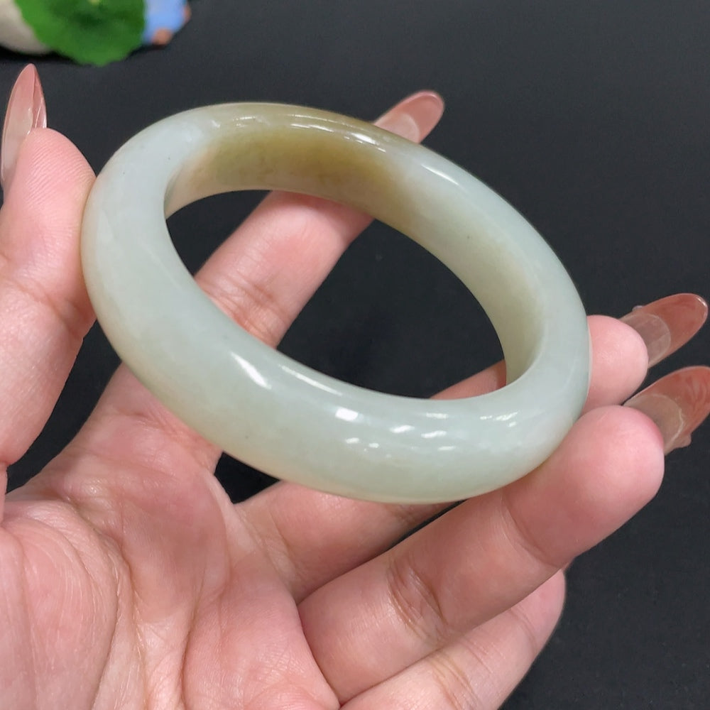 Huiliu HQ Hetian Jade round bracelet with size 57.6 and weight 75.2g, featuring smooth, polished jade beads.