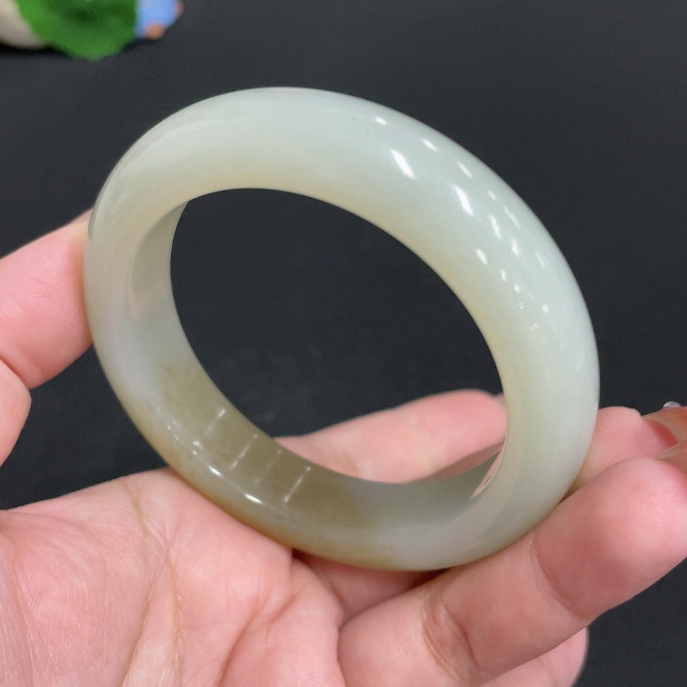 Hetian Jade round bracelet by HUILIU HQ, size 57.6mm, weighs approx. 75.2g, featuring smooth, polished jade beads.