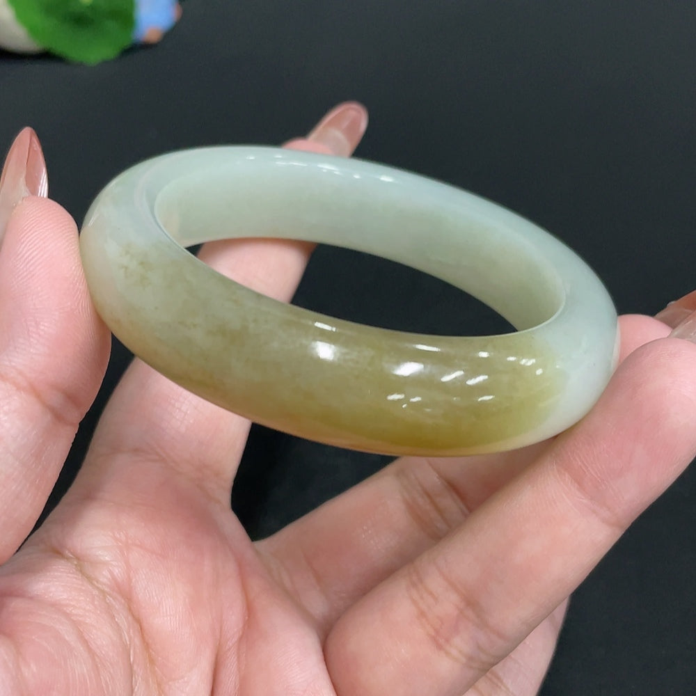 Hetian Jade round bracelet by HUILIU HQ, size 57.6, with a total weight of 75.2g, showcasing smooth, polished jade beads.