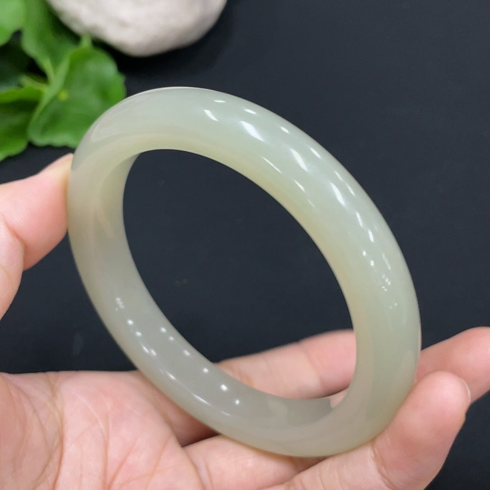 Huiliu HQ Hetian Jade round bracelet, size 58.4, approximately 55.7g, featuring smooth, polished jade beads.
