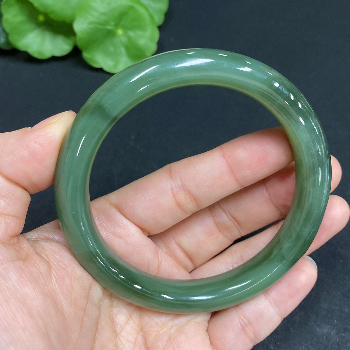 Huiliu HQ Hetian Jade round bracelet, size 59.1, weighs approximately 54.4g, showcasing smooth jade beads on a jewelry image.