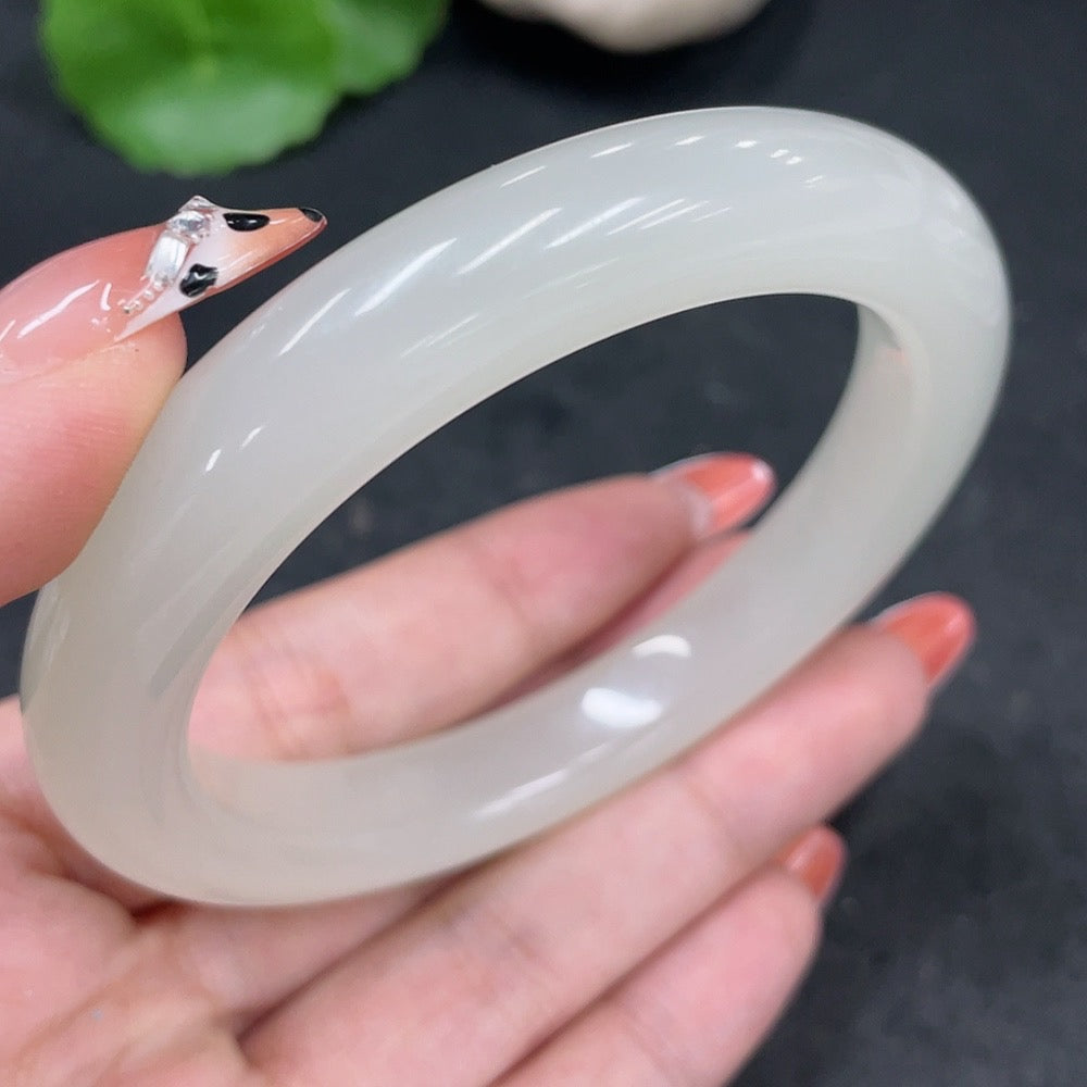 Huiliu HQ Hetian Jade round bracelet, size 59.3, weighs approx. 58.3g, featuring smooth, polished jade beads.