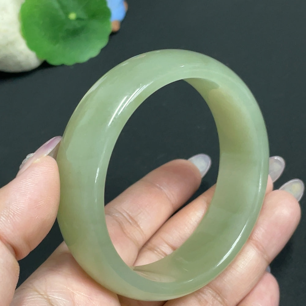 Hetian Jade round bracelet by HUILIU HQ featuring smooth jade beads, size 59.3mm, weighing approximately 74.9g.