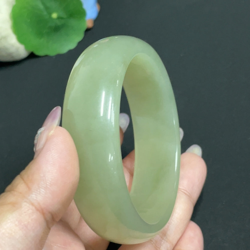 Huiliu HQ Hetian Jade round bracelet, size 59.3, weighs approx. 74.9g, featuring smooth, polished jade beads.