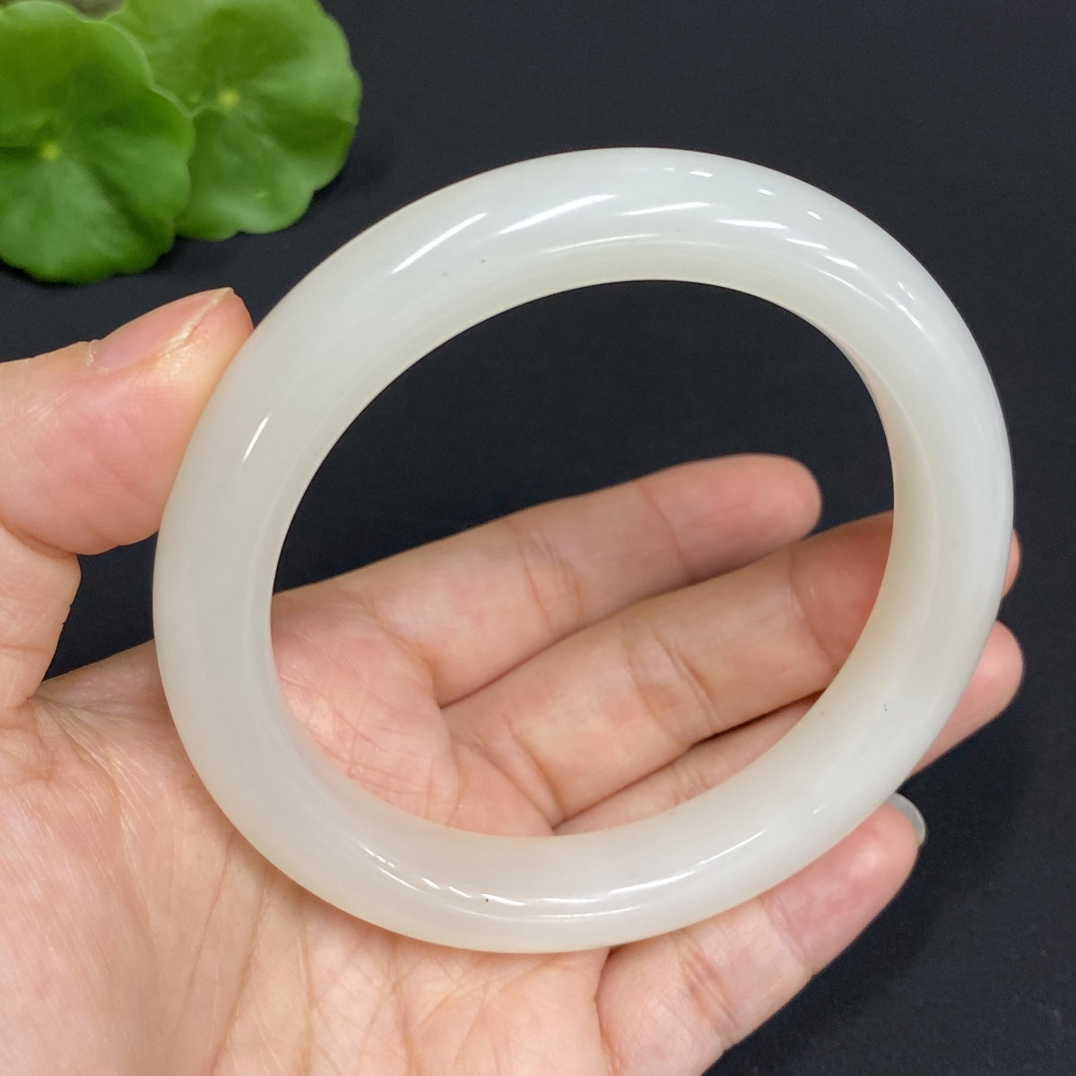 Hetian jade round bracelet by HUILIU HQ, size 60.9 with approximately 63.7g weight, showcasing smooth, polished jade beads.