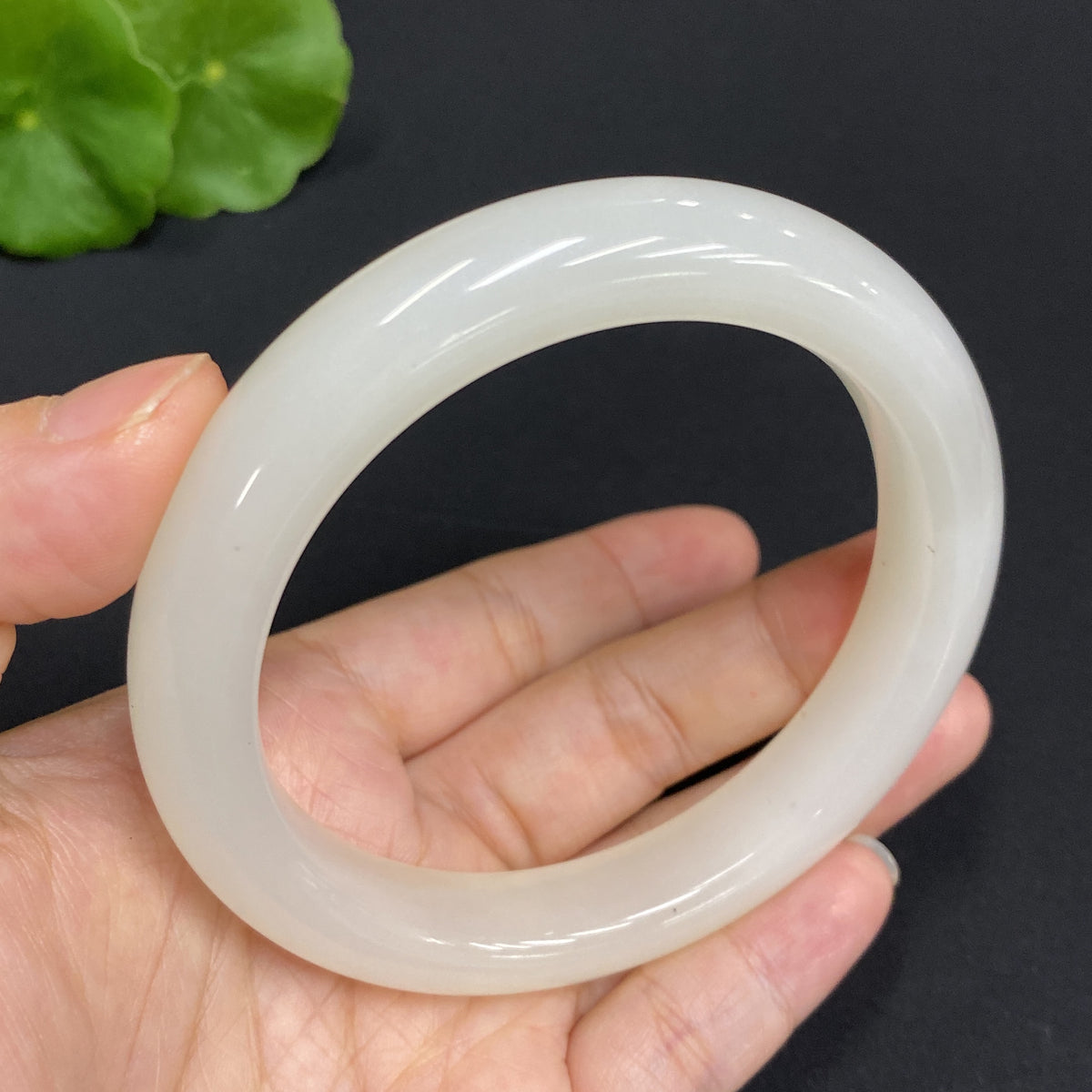 Hetian Jade round bracelet by HUILIU HQ, size 60.9 with a total weight of approx. 63.7g, showcasing smooth, polished jade beads.