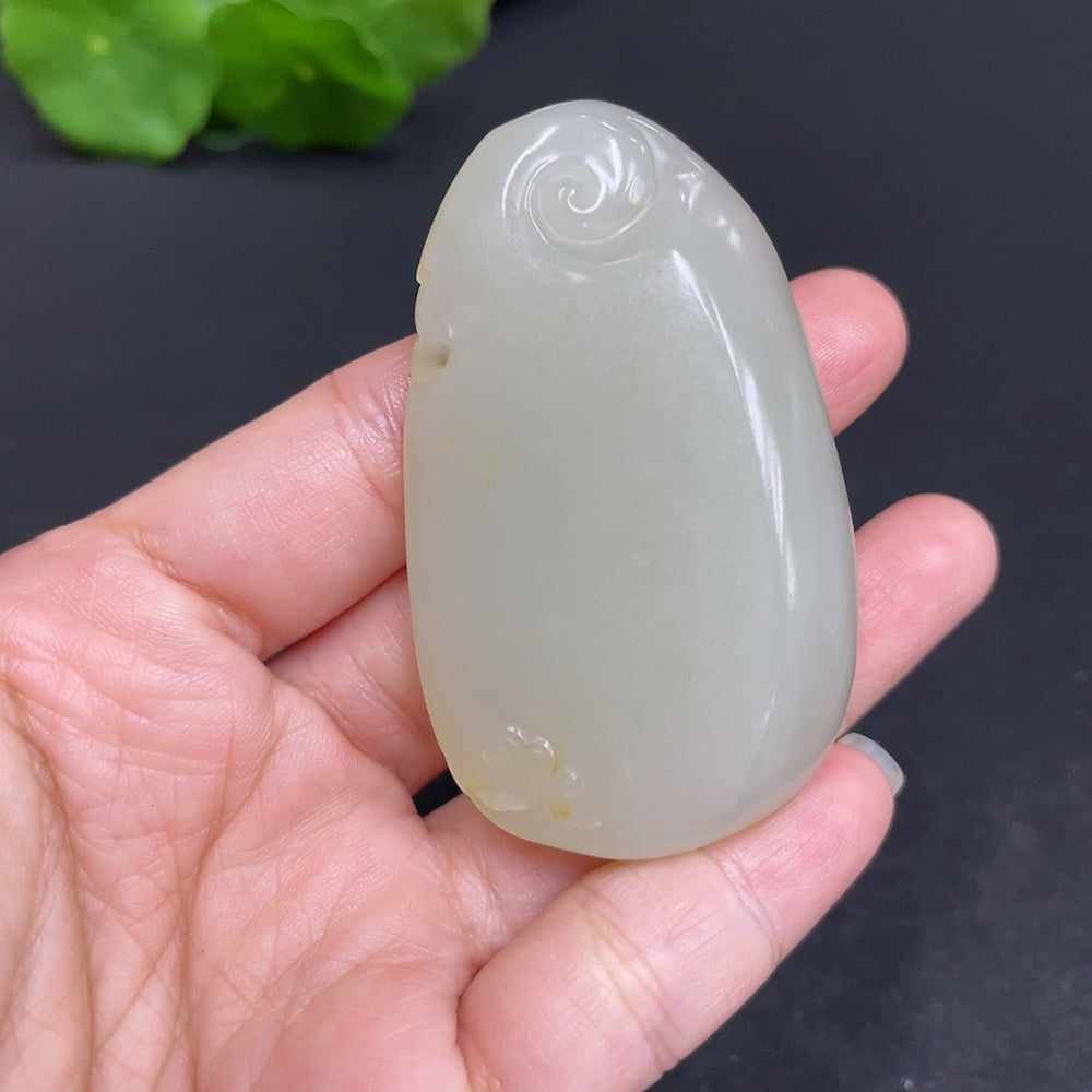 Hetian jade seed material pendant featuring Guanyin design, weighs approximately 45.7g, with an undetermined skin color origin.