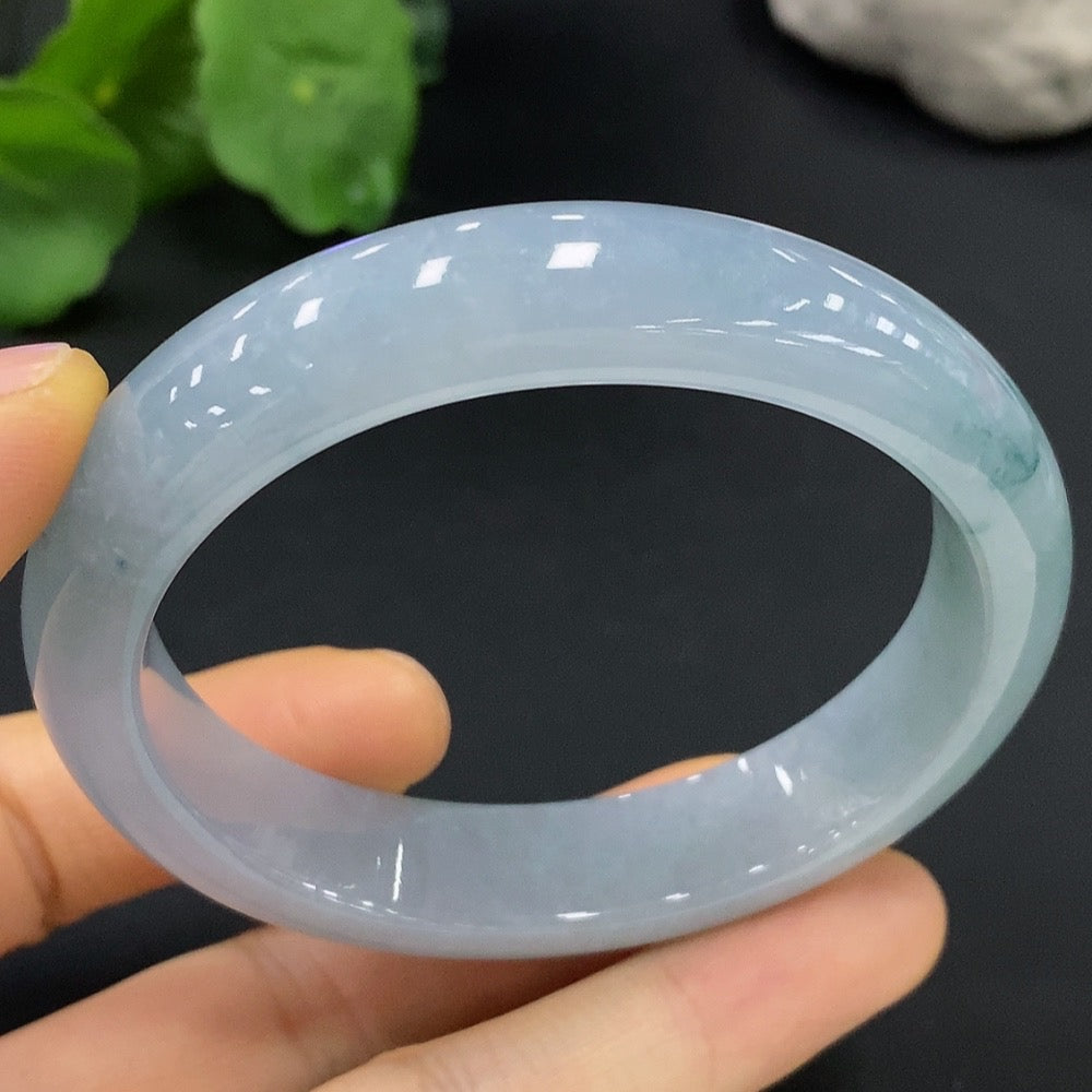 HUILIU HQ Imperial Concorde jadeite bangle with 56.5/50mm size, 52.826g, showcasing smooth, polished green jade jewelry.
