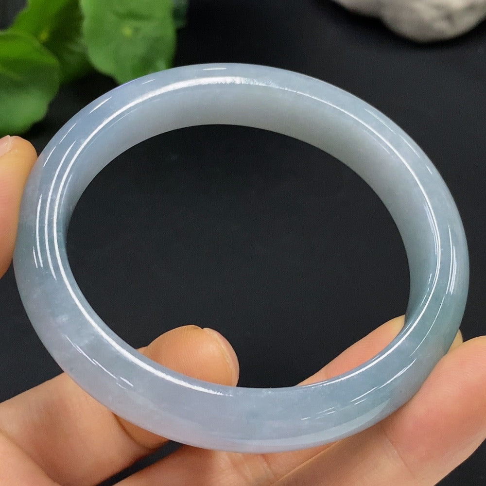 HUILIU HQ Imperial Concorde jadeite bangle with 56.5/50mm diameter and 52.826g, showcasing smooth, polished jade jewelry.