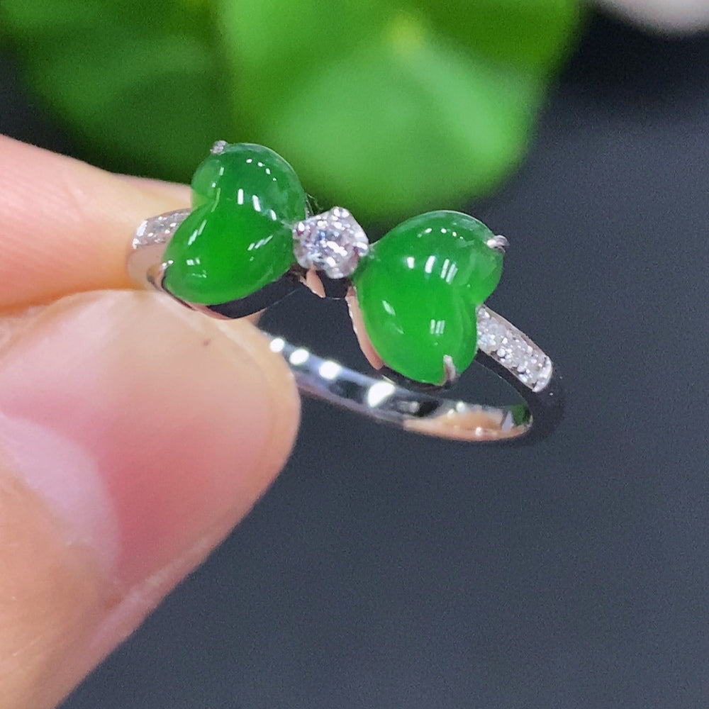 Jadeite and 18K gold ring in size 15, weighing approximately 2.4g, featuring a smooth jadeite gemstone set in gold.