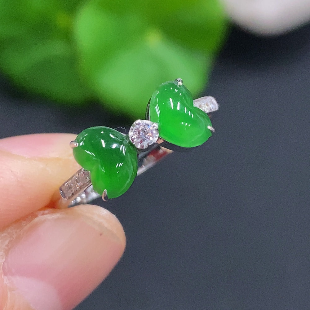 HUILIU HQ jadeite and 18K gold ring, size 15, with a sleek jade centerpiece and delicate gold band, 2.4g weight.