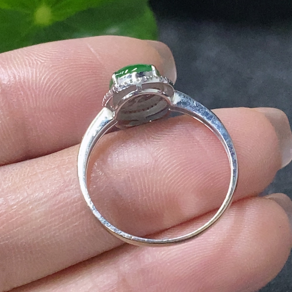 HUILIU HQ jadeite and diamond ring in 18k gold, size 14, featuring a polished jadeite stone and sparkling diamonds.