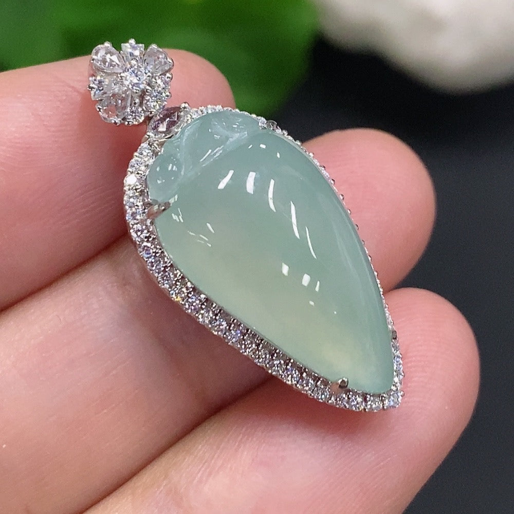 HUILIU HQ jadeite auspicious gourd pendant with gold inlay, approximately 5g, detailed jade craftsmanship, non-diamond jewelry piece