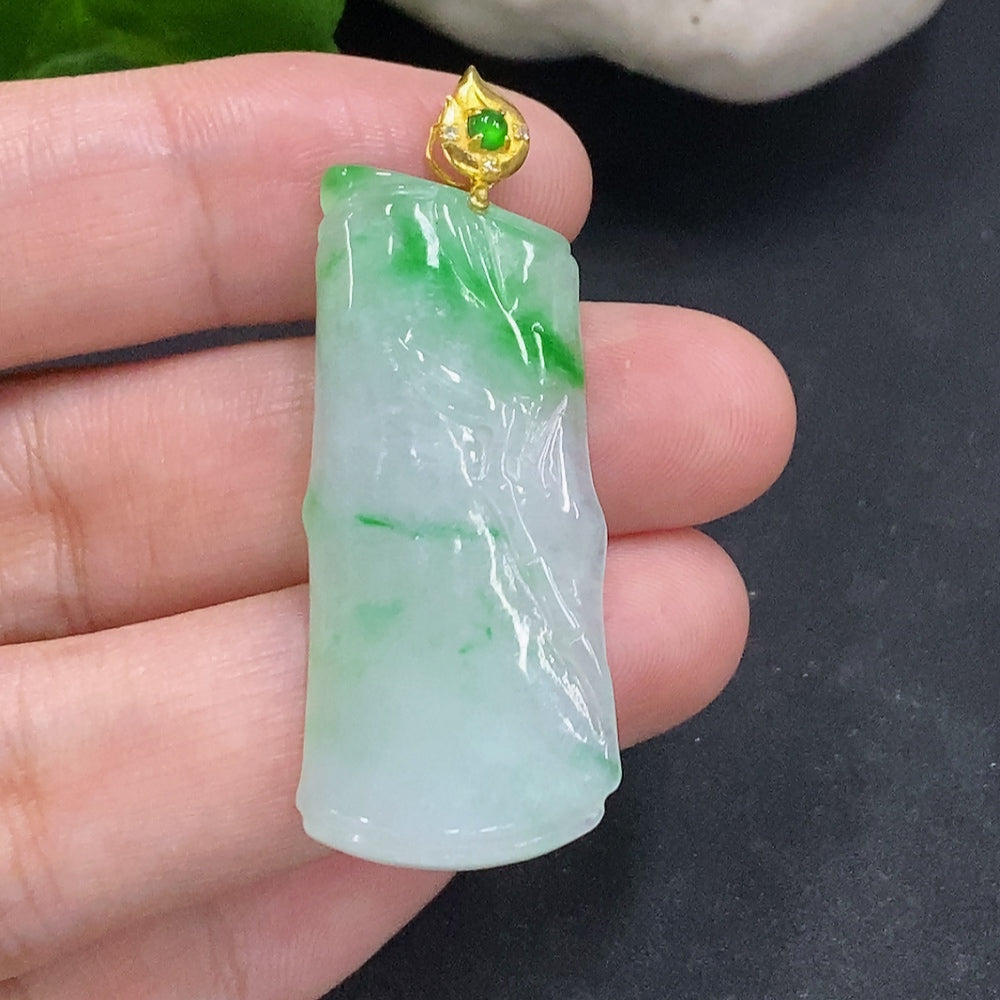 Jadeite bamboo pendant with 18K gold clasp, crafted from green jade, weighing about 7.1g, by HUILIU HQ.