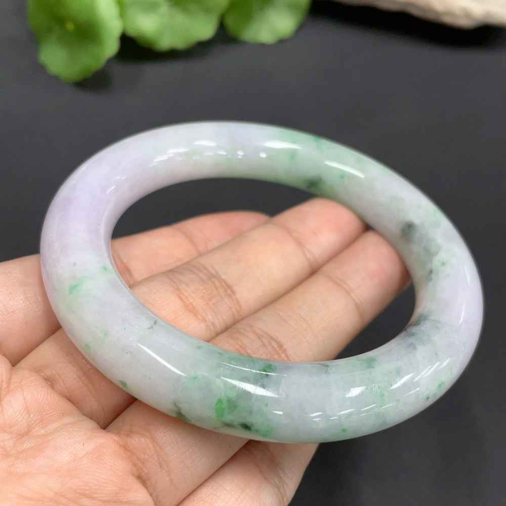 HUILIU HQ jadeite bangle, 57.5mm, smooth green jade jewelry, showcasing natural glossy finish and rounded design.