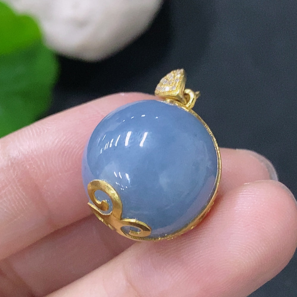 Jadeite beaded pendant with 18k gold and diamond accents, featuring a natural jade gemstone and intricate details.