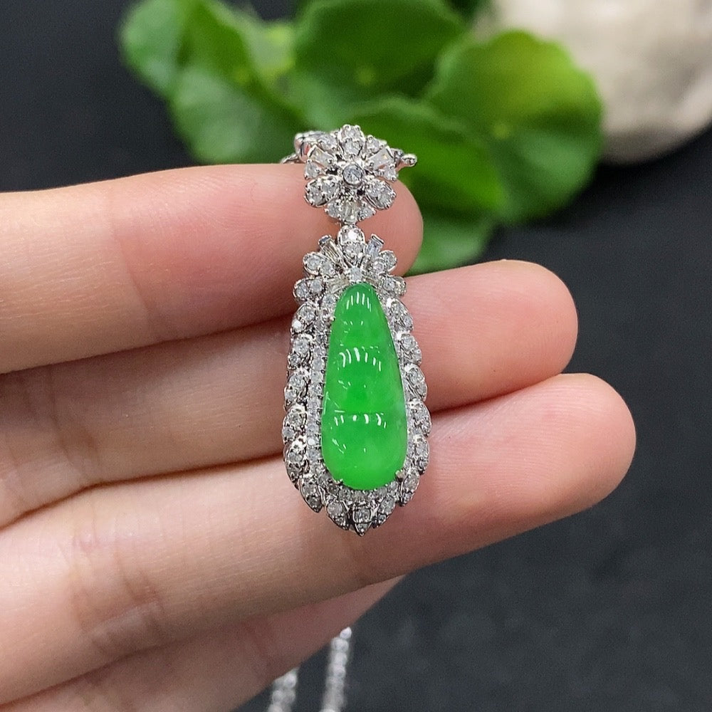 HUILIU HQ jadeite blessing bean necklace with 18K gold and diamond accents, featuring a detailed jade pendant on the chain.