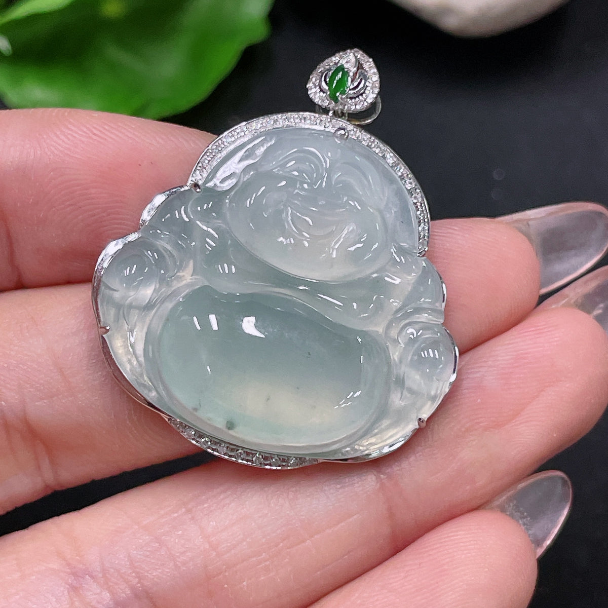 HUILIU HQ jadeite Buddha inlay piece with 18k gold and diamond accents, weighing approximately 8.48g, showcasing detailed craftsmanship.
